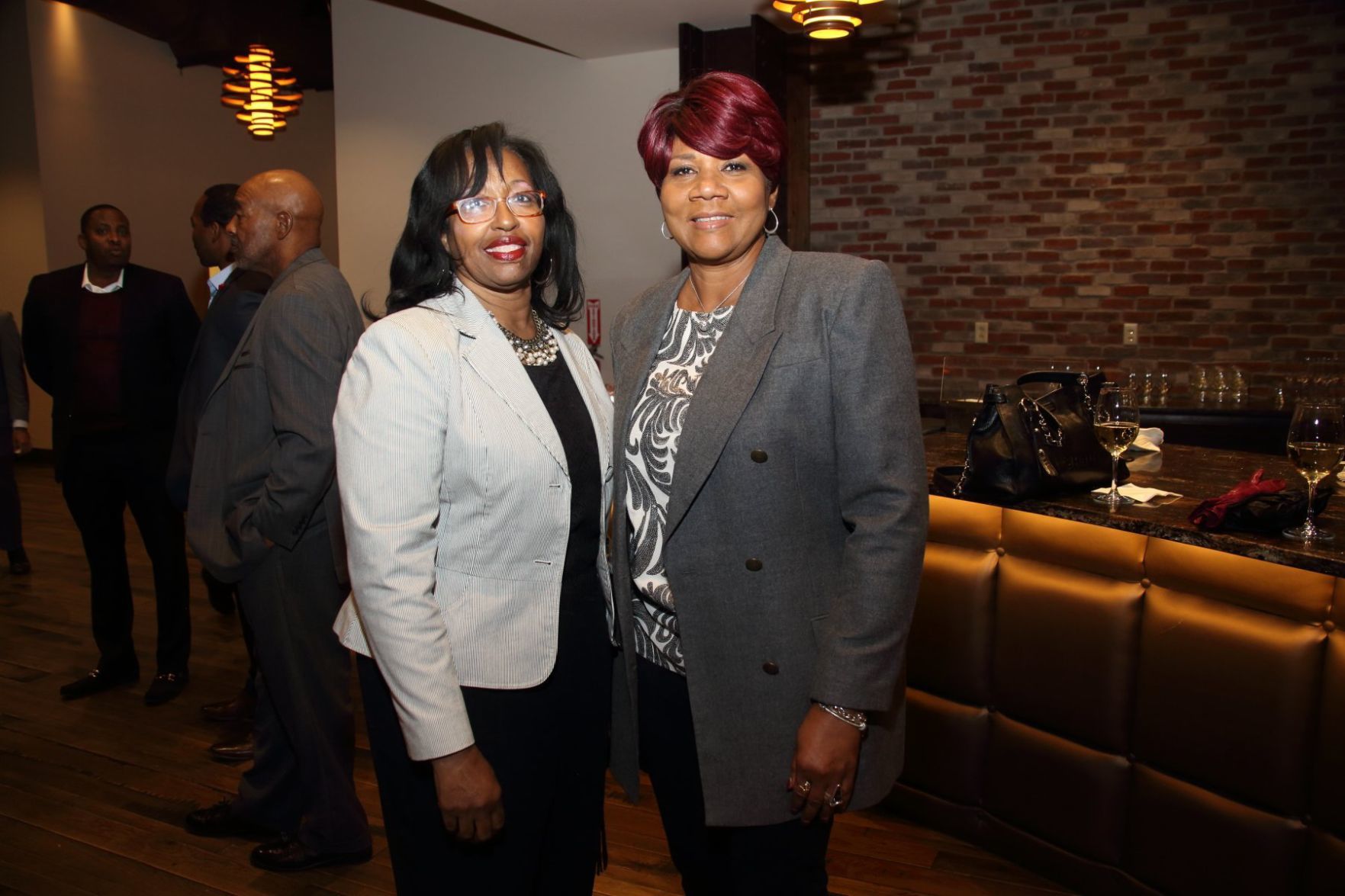 Zenda Burns, Vanessa Hill